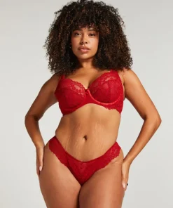 Daisy Thong - Red