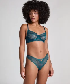 Isabelle Cheekini - Blue