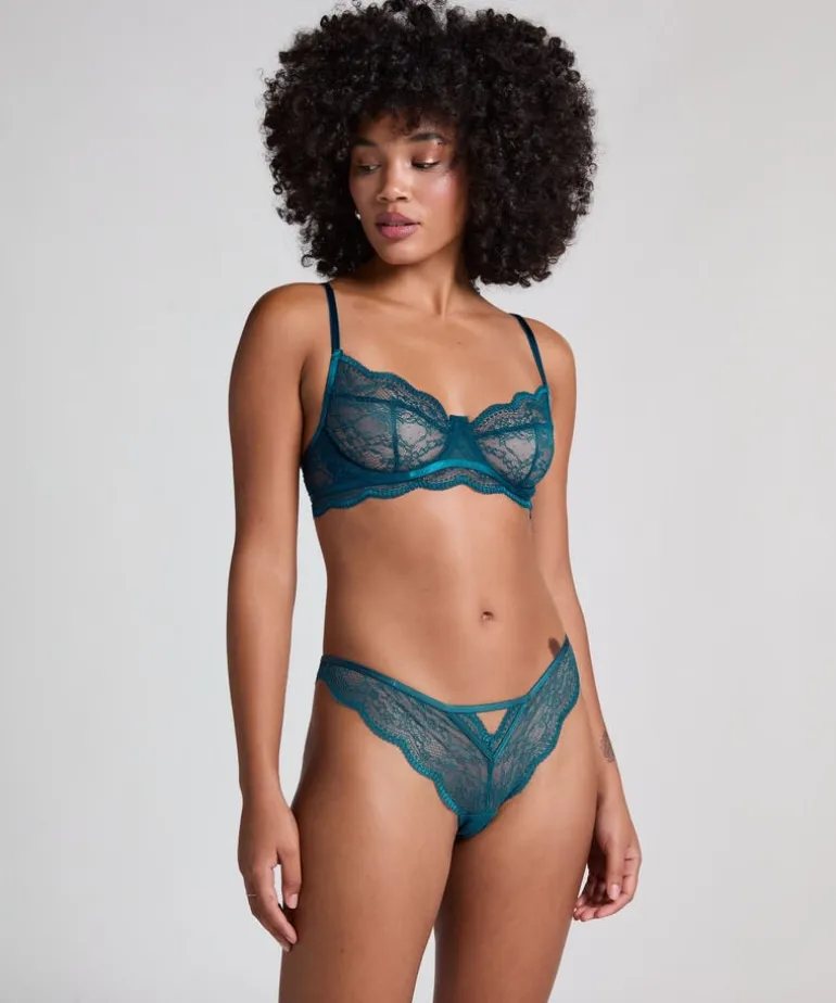 Isabelle Cheekini - Blue