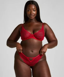 Isabelle Cheekini - Red