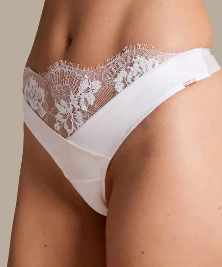 Tiah Thong - White